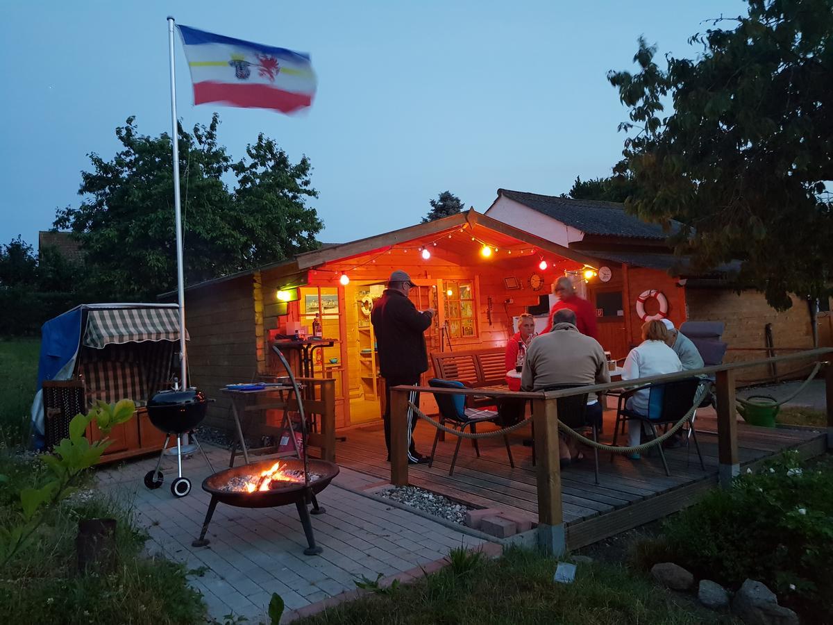 Ferienwohnungen Am Kleinen See Bergen Auf Rugen Exteriör bild